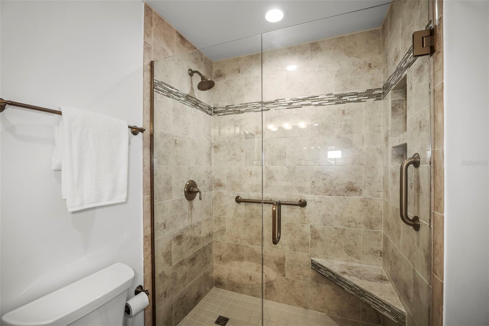 JUNGLE SHORES - Residential