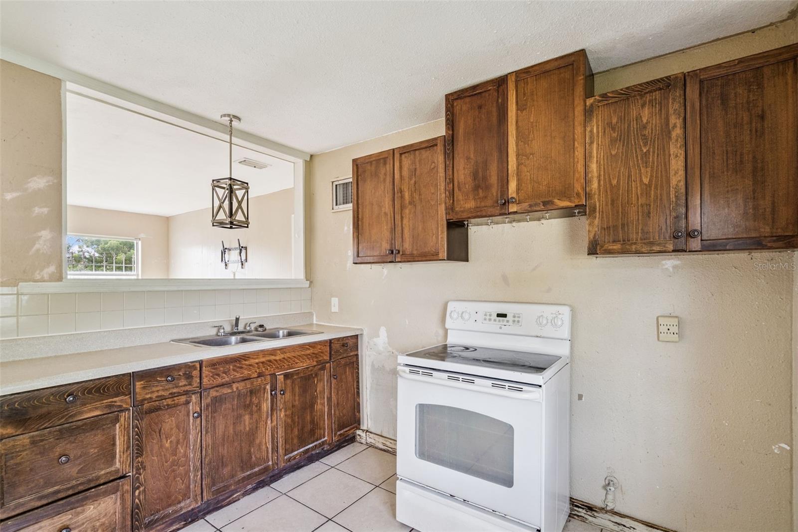 PINE HILLS SUB 11 - Residential Lease