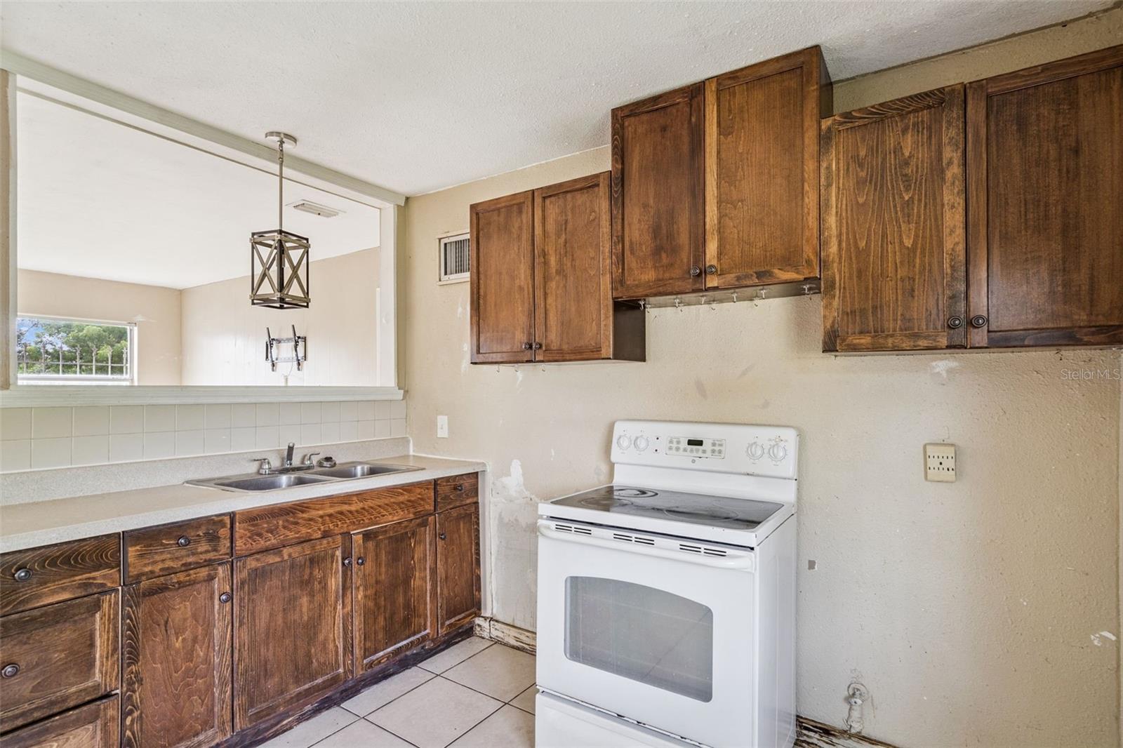 PINE HILLS SUB 11 - Residential Lease