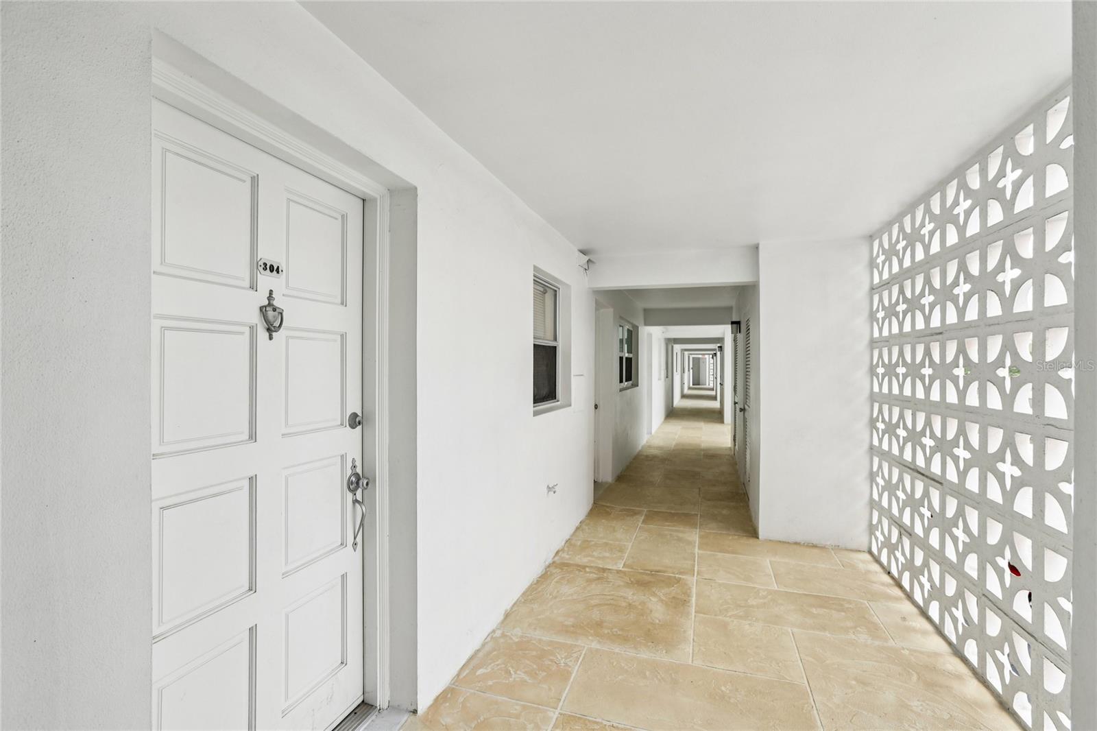 1100 N SHORE DRIVE NE 304