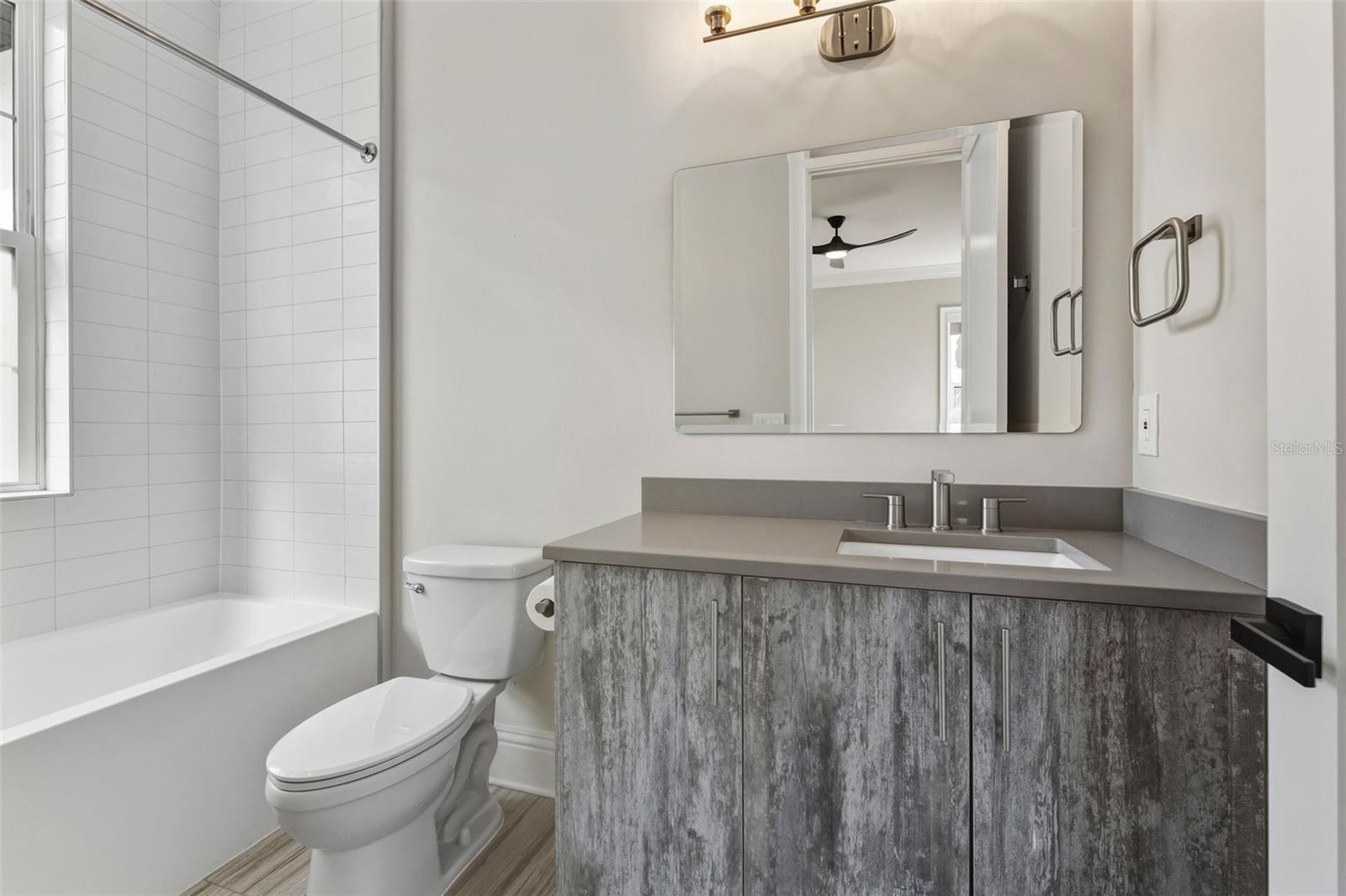 DAVIS ISLANDS PB10 PG52 TO 57 - Residential