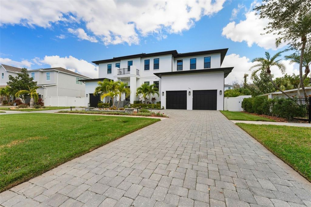 Photo of 481 W Davis Boulevard, Tampa, FL 33606 (MLS # TB8466754)