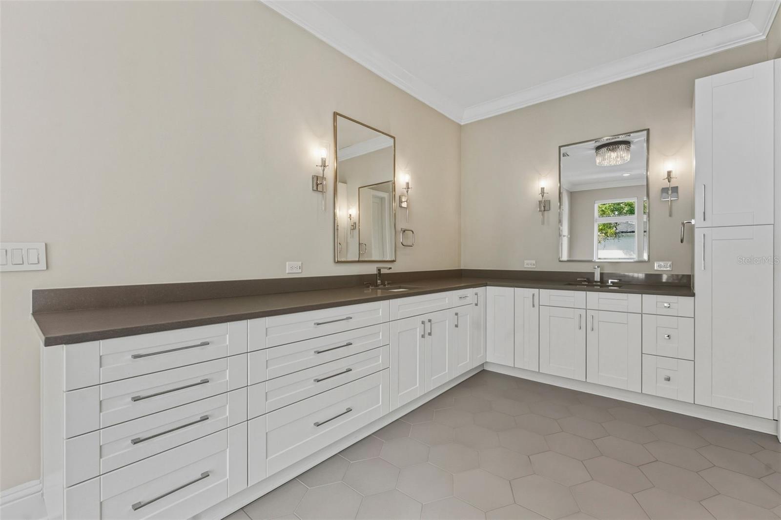 DAVIS ISLANDS PB10 PG52 TO 57 - Residential