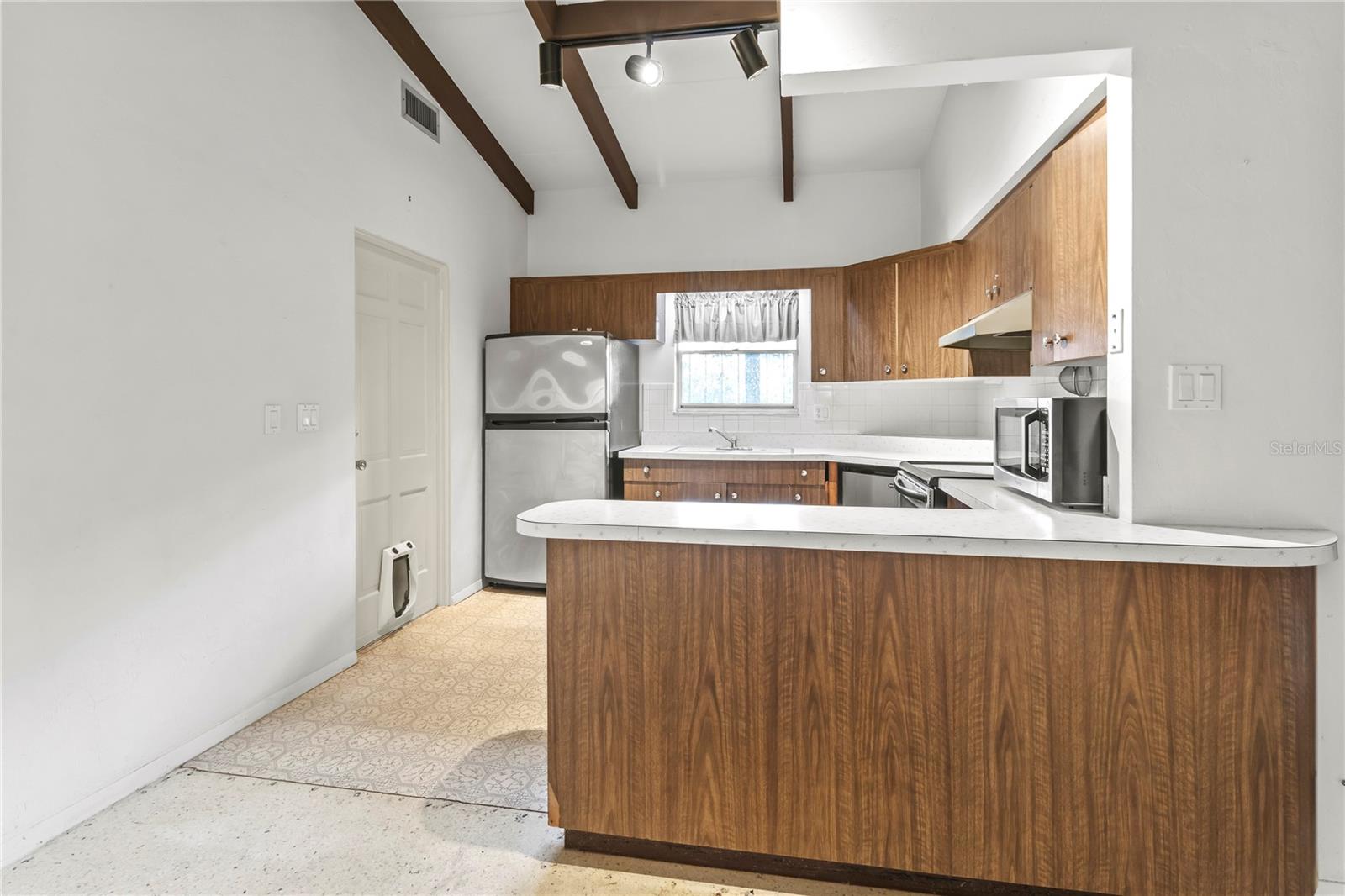 SOUTH GATE MANOR - Residential