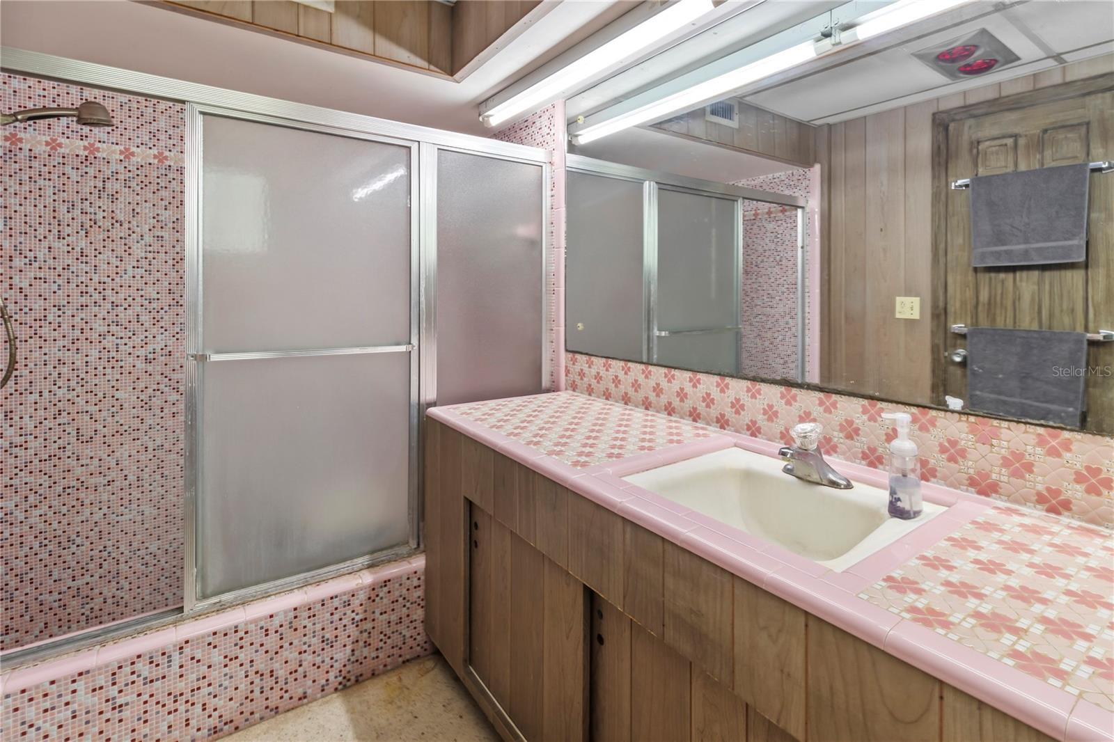 SOUTH GATE MANOR - Residential