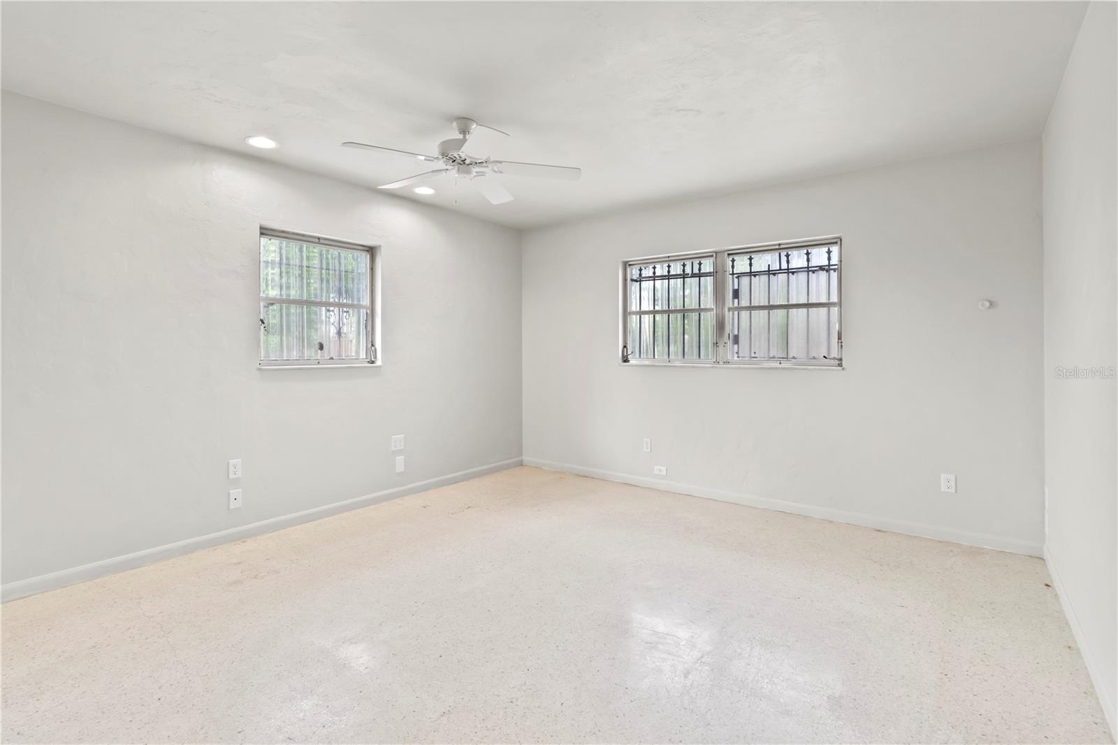 SOUTH GATE MANOR - Residential