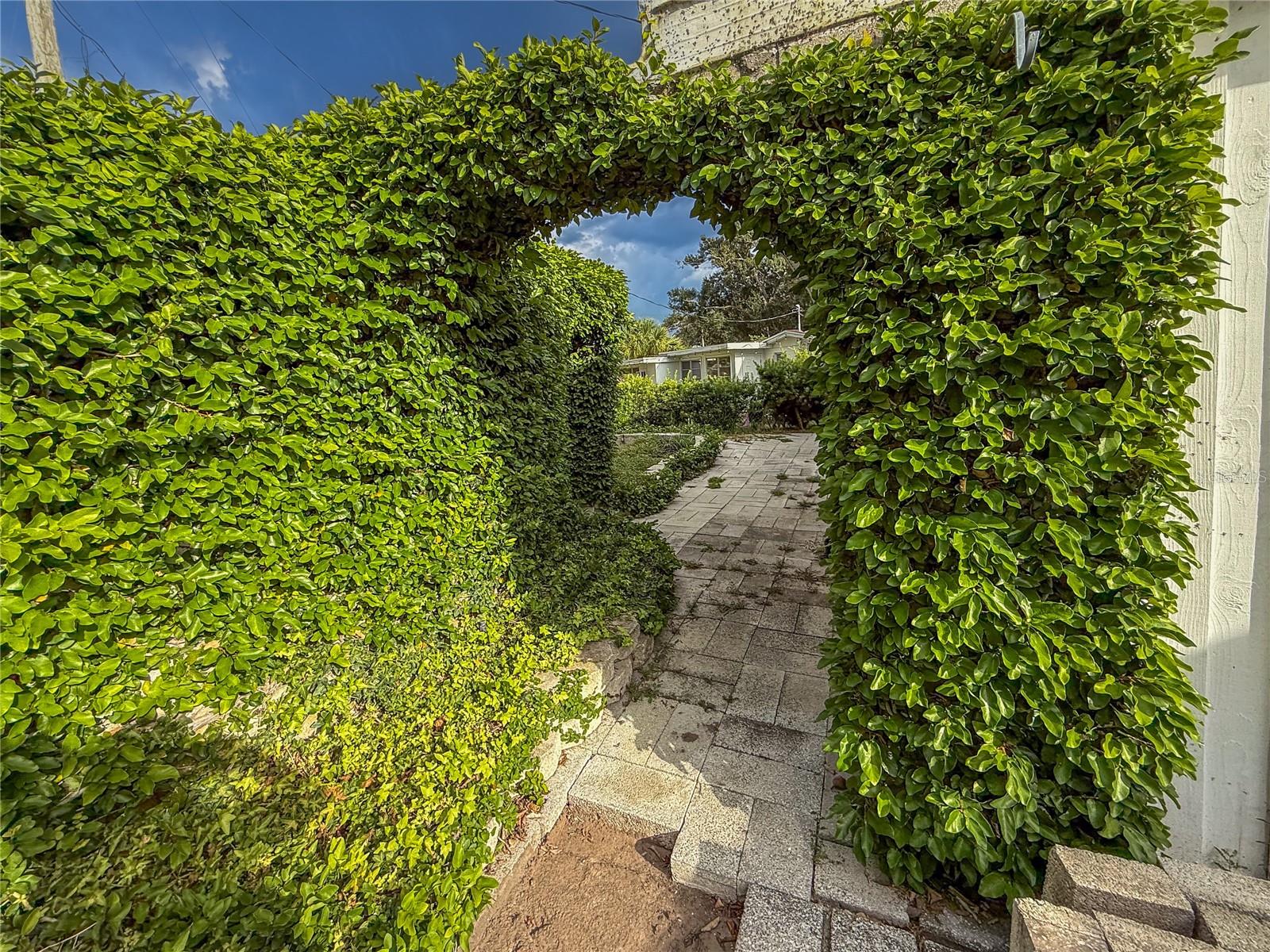 SOUTH GATE MANOR - Residential