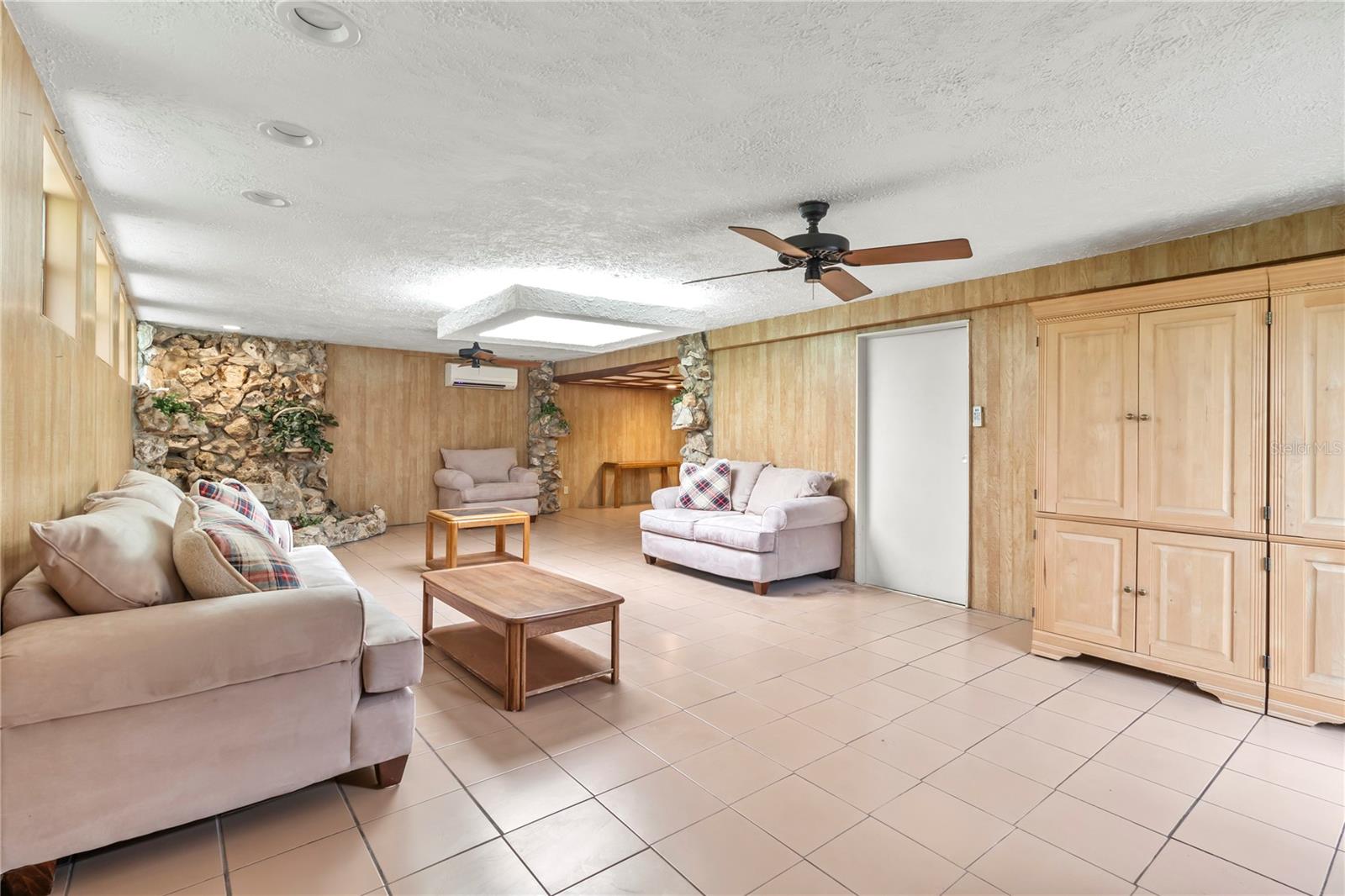 SOUTH GATE MANOR - Residential