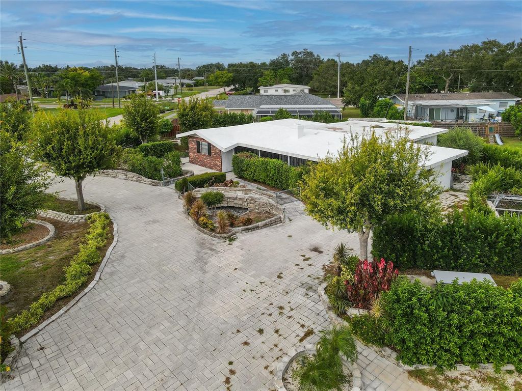 Photo of 3205 Bougainvillea Street, Sarasota, FL 34239 (MLS # A4666604)