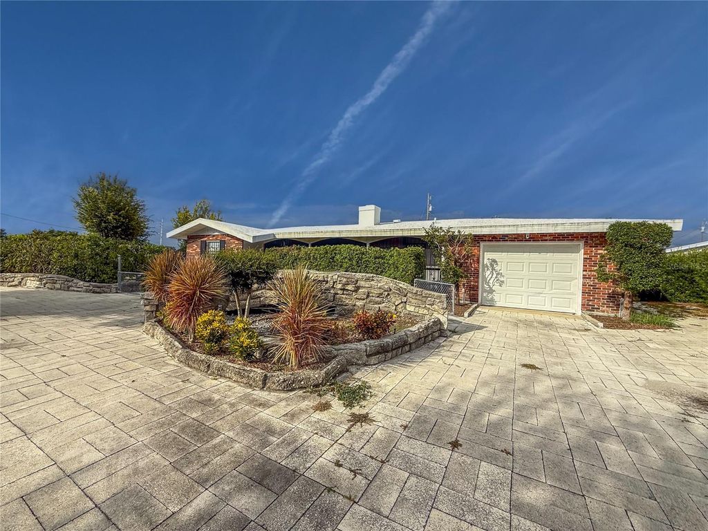 Photo of 3205 Bougainvillea Street, Sarasota, FL 34239 (MLS # A4666604)