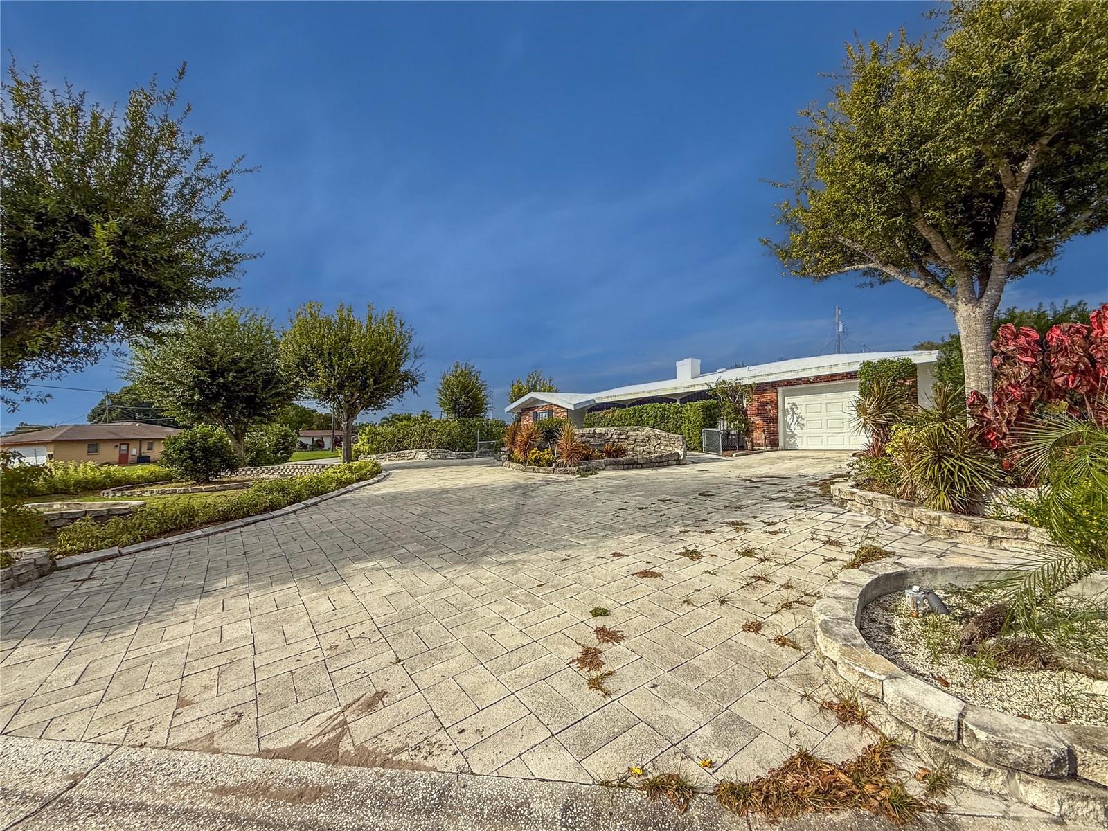 SOUTH GATE MANOR - Residential