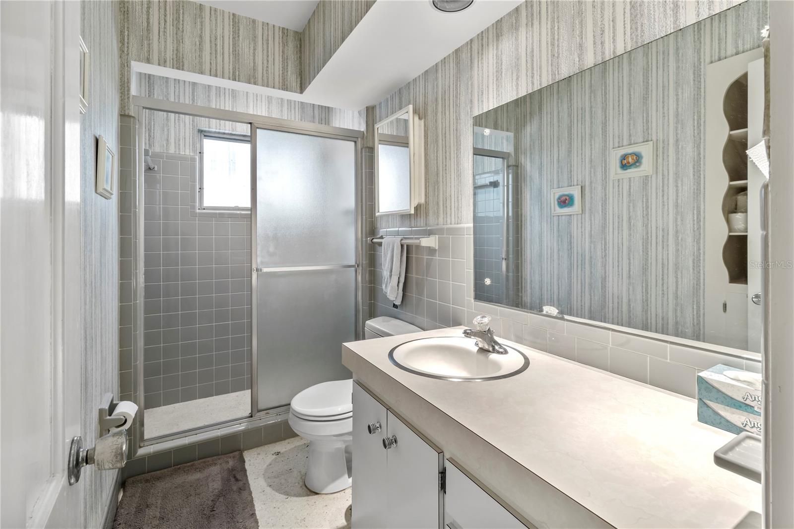 SOUTH GATE MANOR - Residential