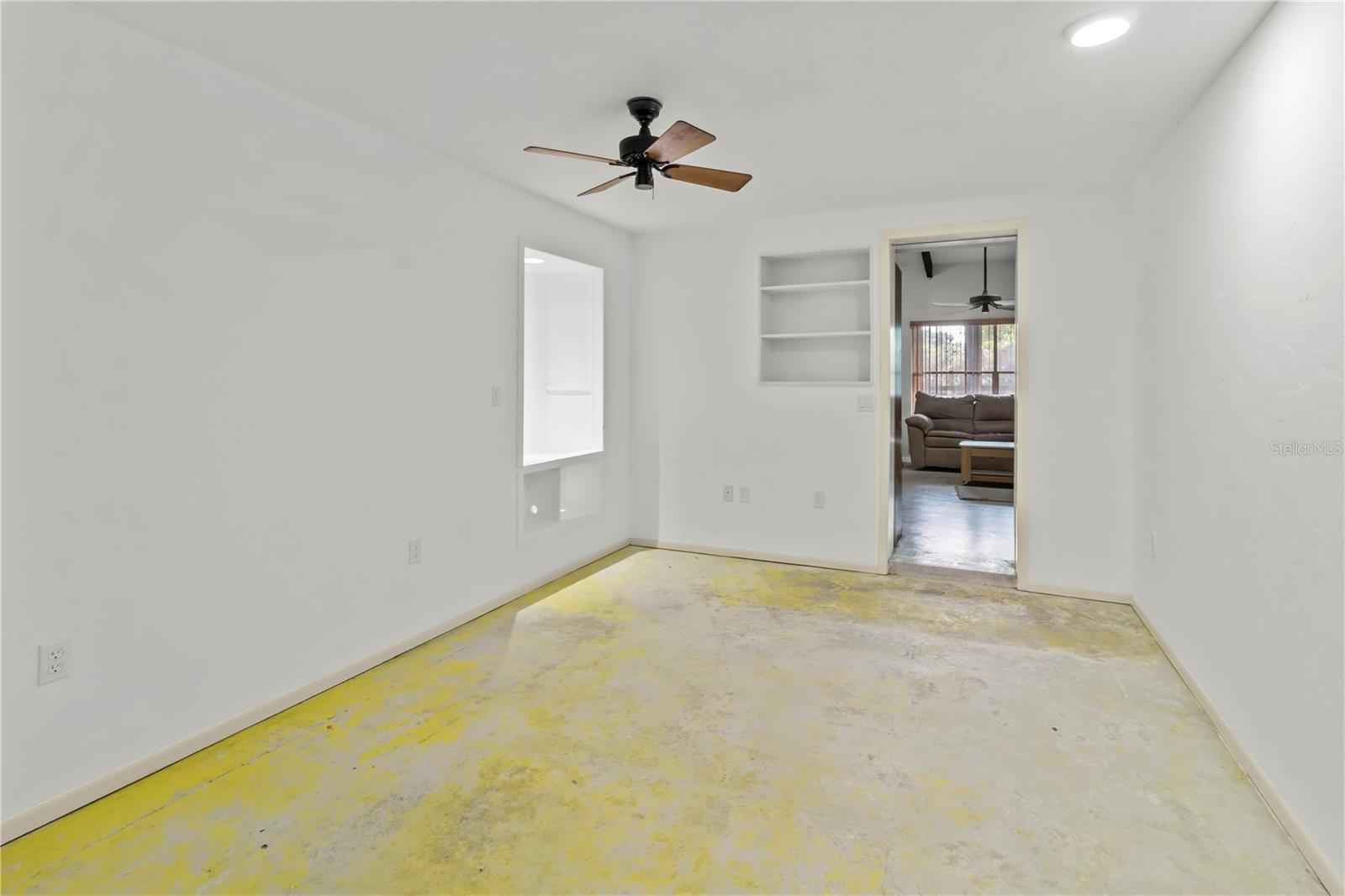 SOUTH GATE MANOR - Residential