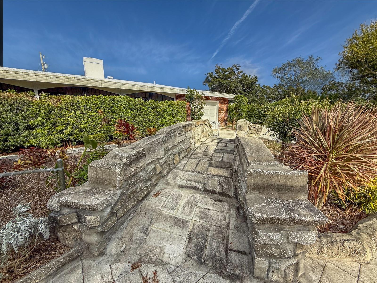 SOUTH GATE MANOR - Residential