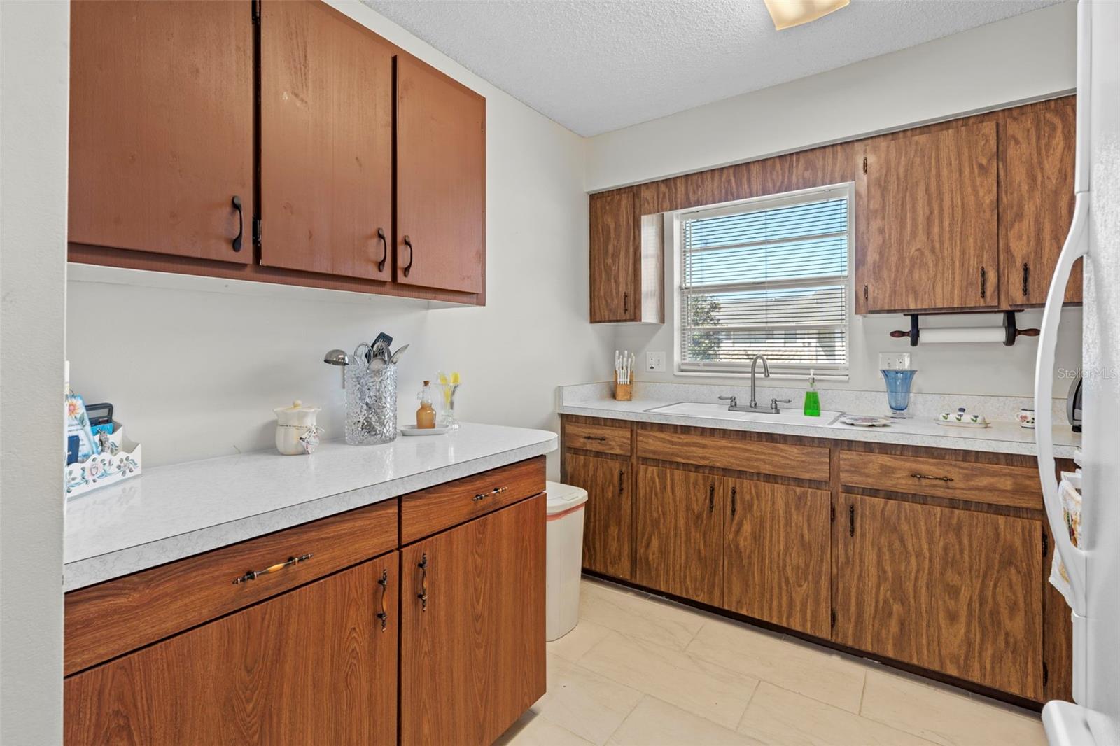 ALHAMBRA VILLAS CONDO 01-04 - Residential
