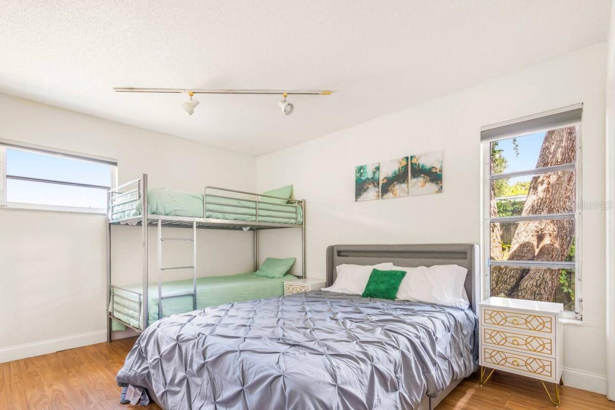 OAK PARK SUB-UNIT 3 - Residential Lease