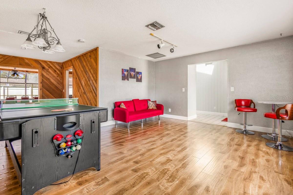 OAK PARK SUB-UNIT 3 - Residential Lease