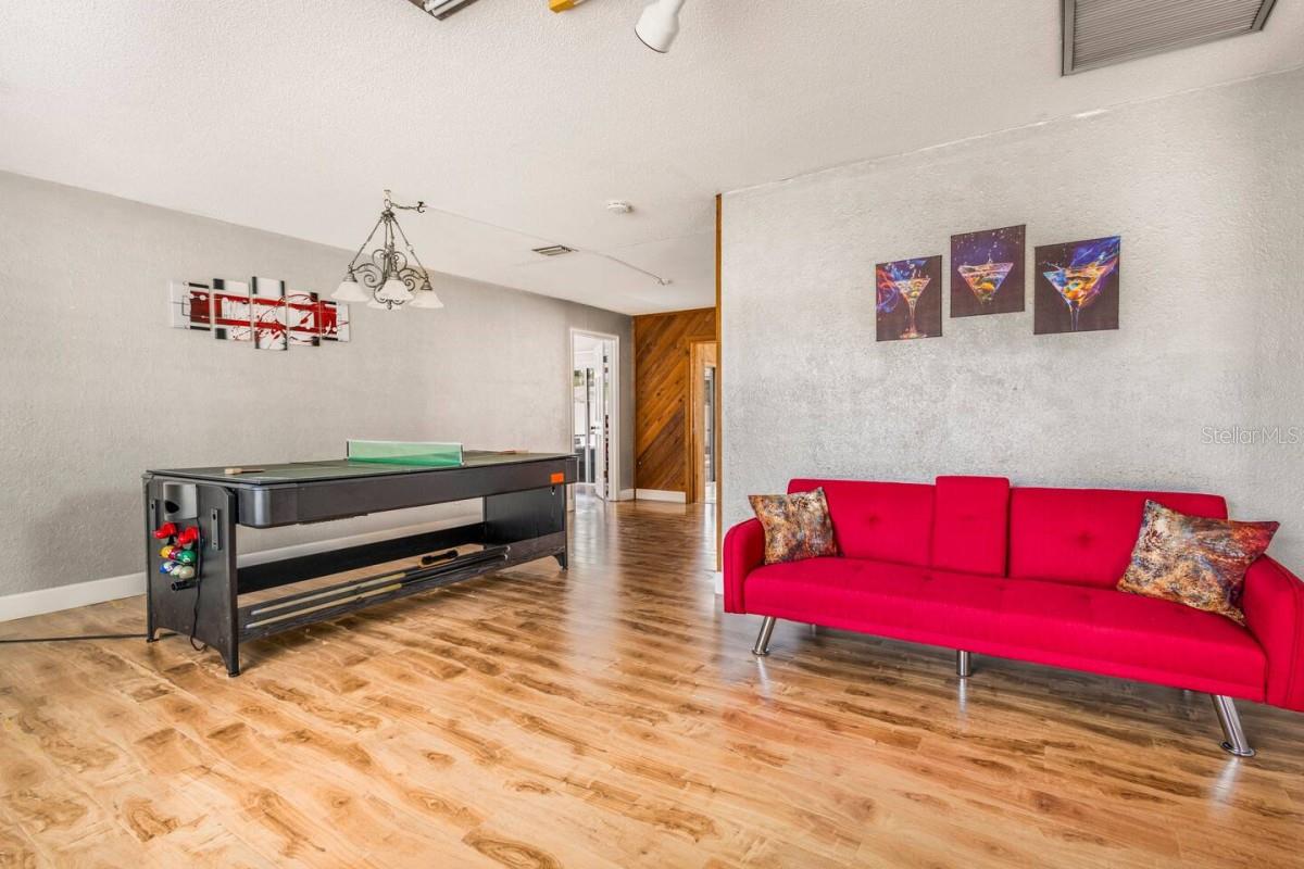 OAK PARK SUB-UNIT 3 - Residential Lease