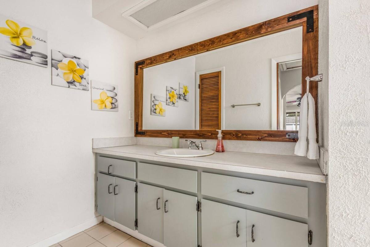 OAK PARK SUB-UNIT 3 - Residential Lease