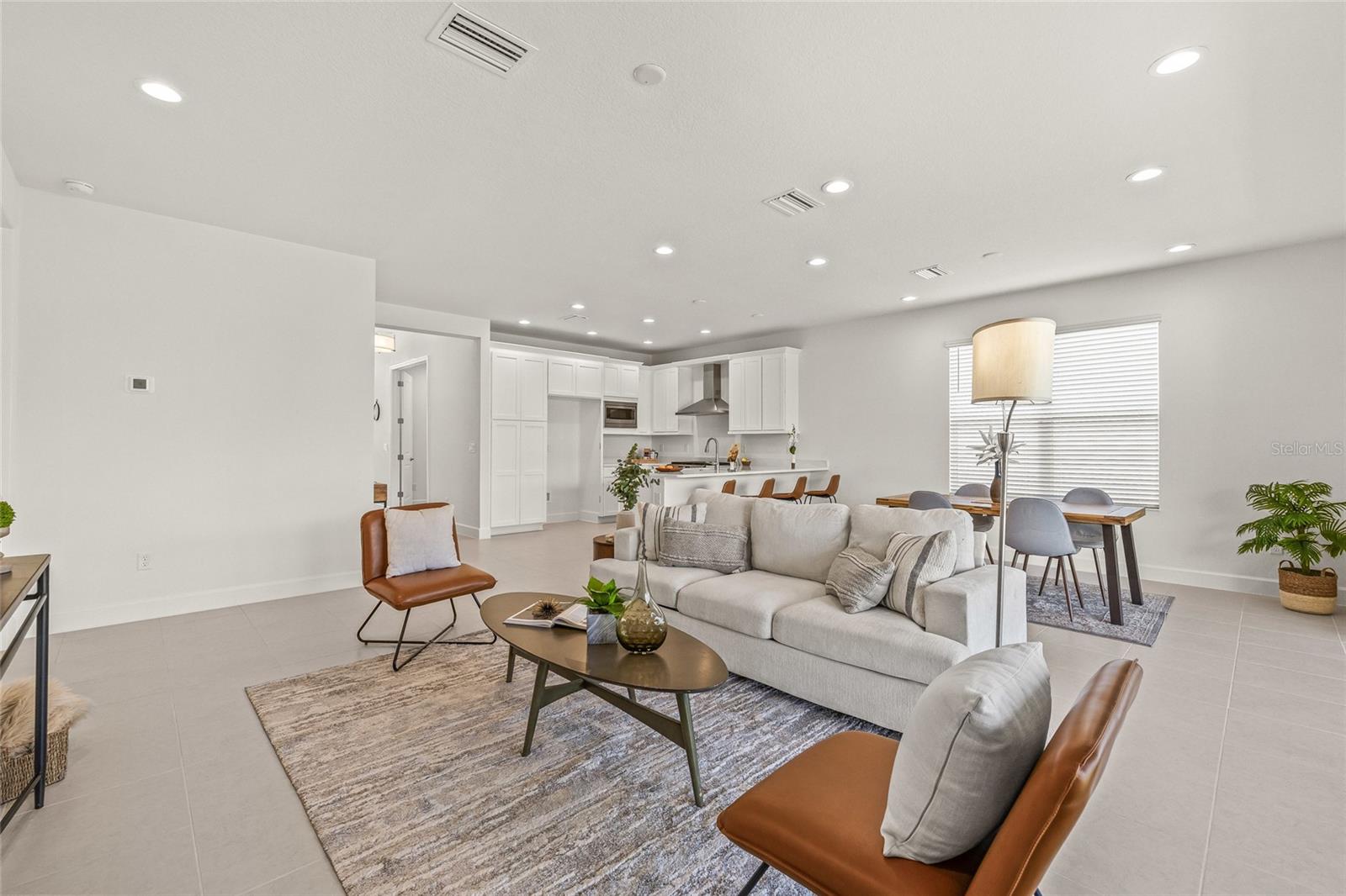 VALENCIA RIDGE PHASE 2B - Residential Lease