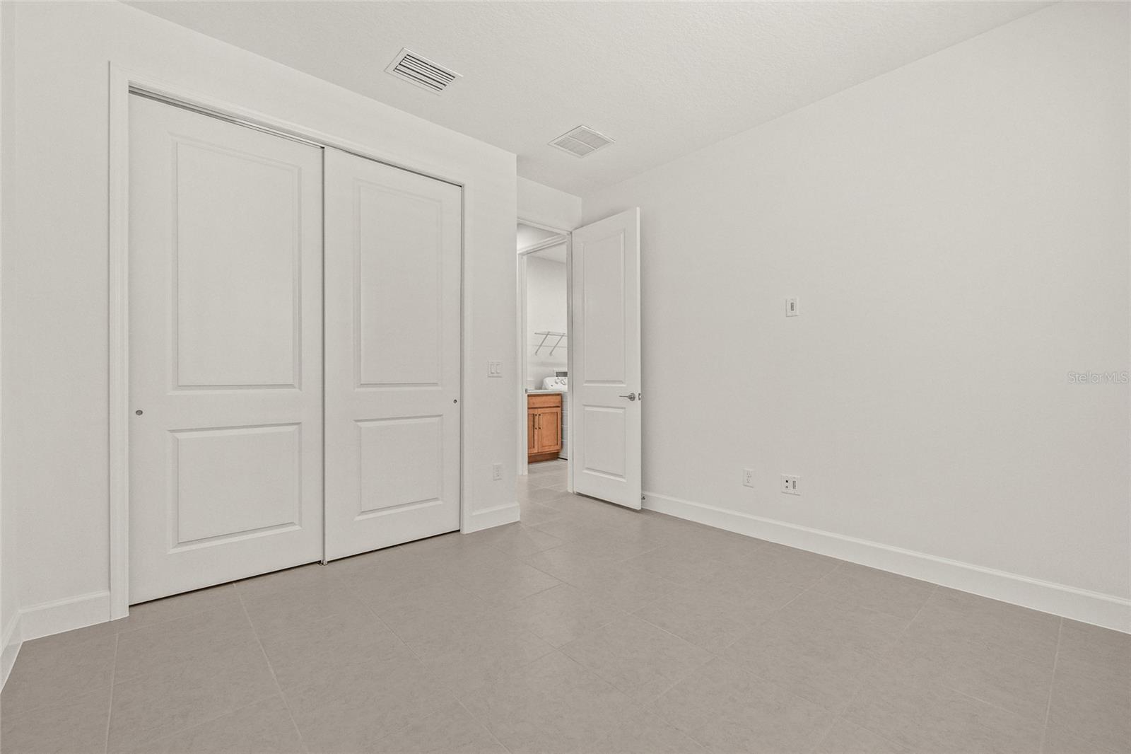 VALENCIA RIDGE PHASE 2B - Residential Lease