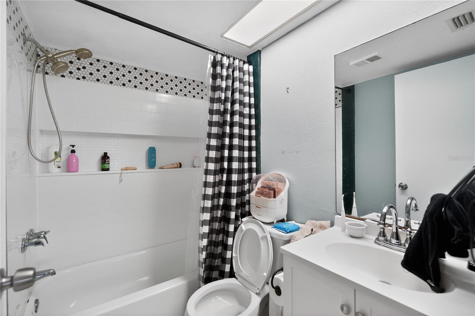 THE LAKES - Residential