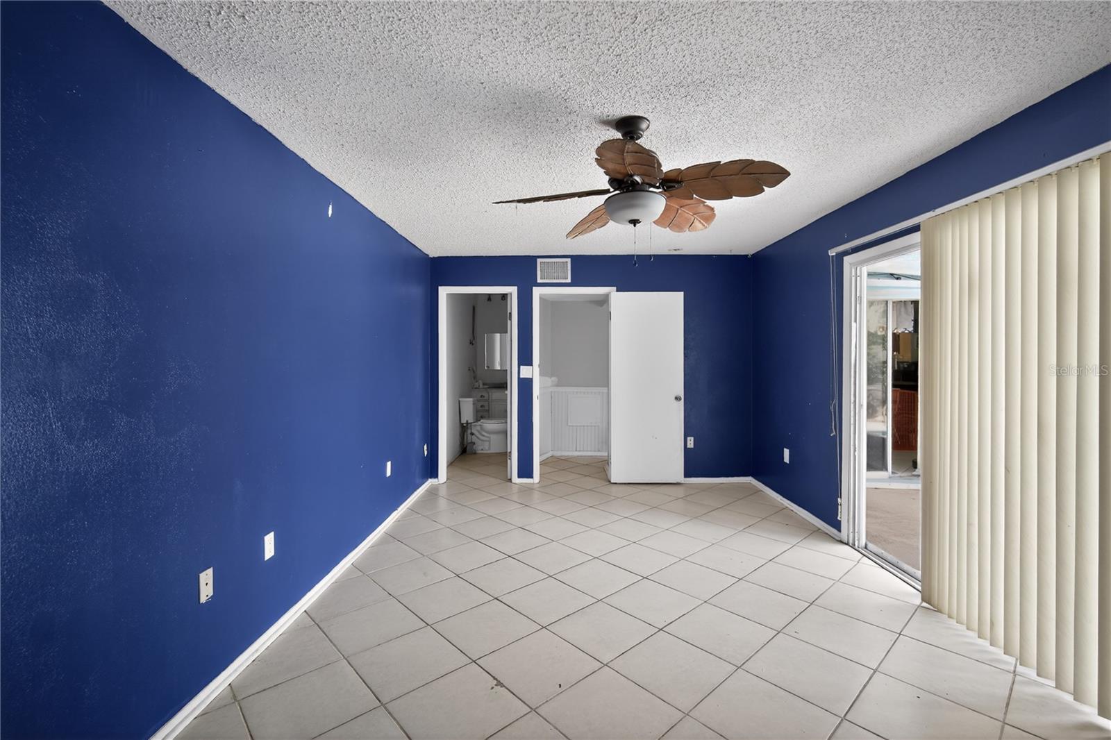 THE LAKES - Residential