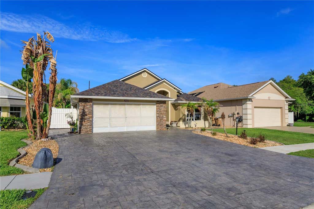 Photo of 2505 Arran Ct, Clermont, FL 34714 (MLS # G5112126)