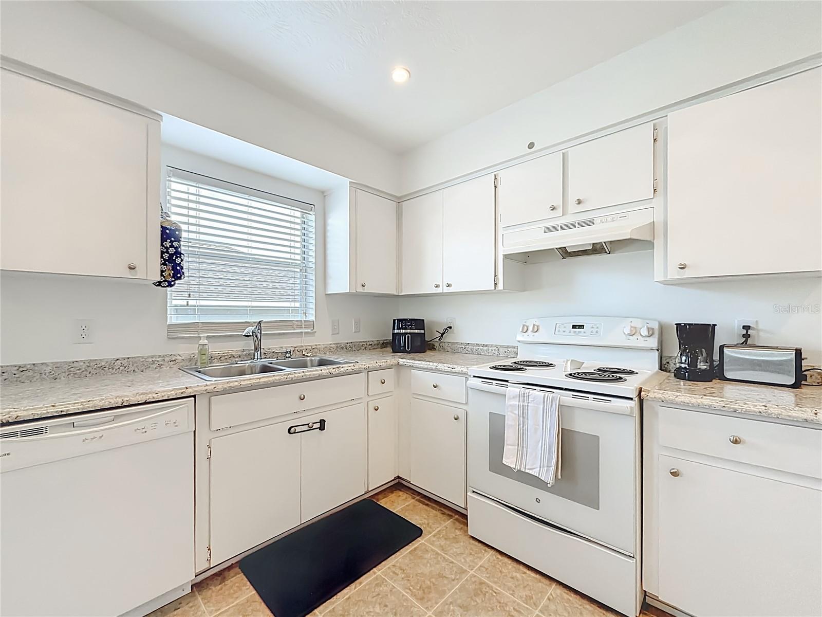 OAKWOOD VILLAGE BEVERLY HILLS PH 02 - Residential