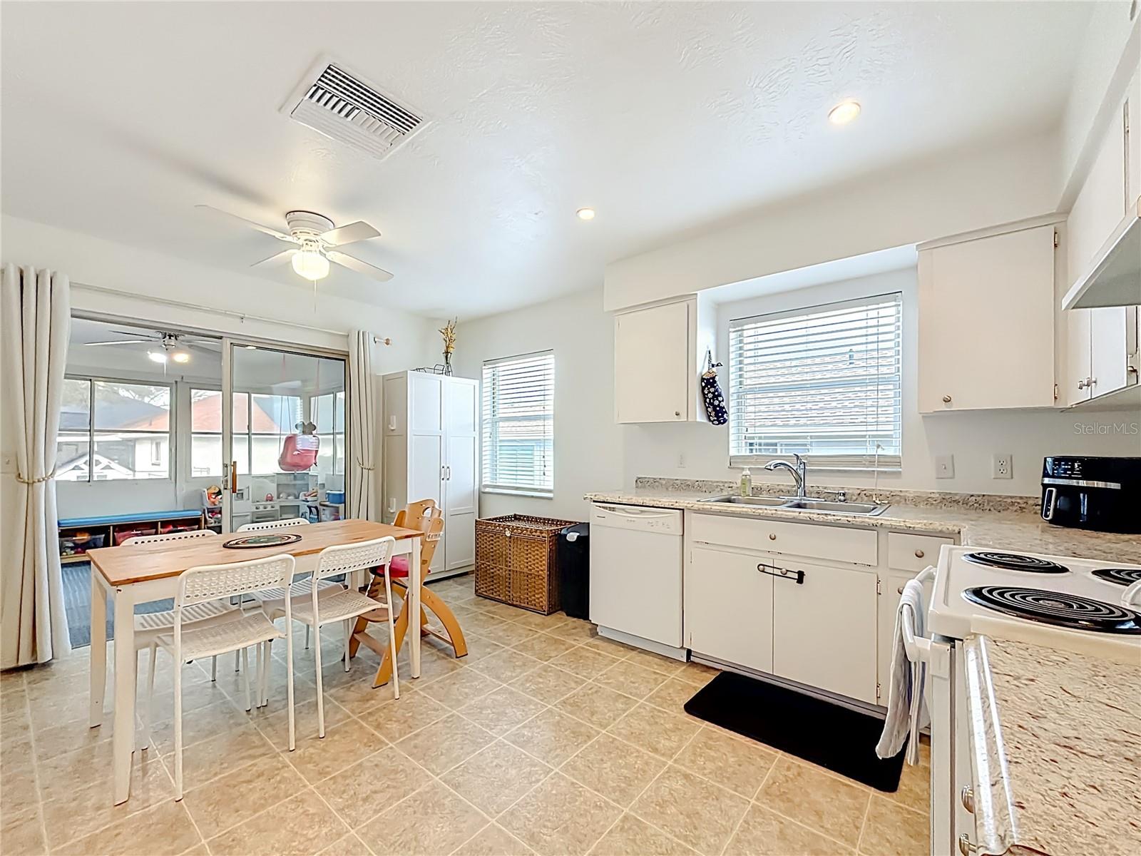 OAKWOOD VILLAGE BEVERLY HILLS PH 02 - Residential