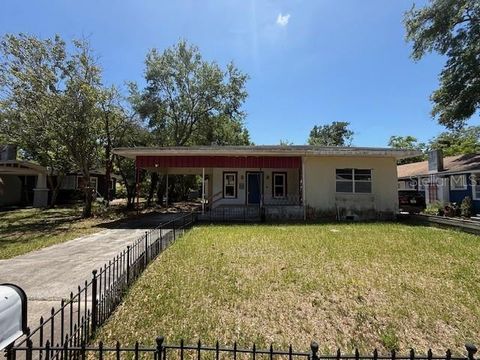 Photo of 522 W Park Street, Lakeland, FL 33803 (MLS # S5147921)