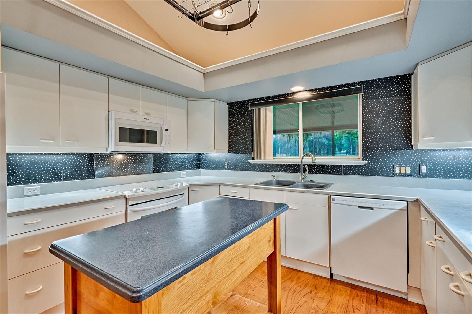 BRANDON ESTATES - Residential