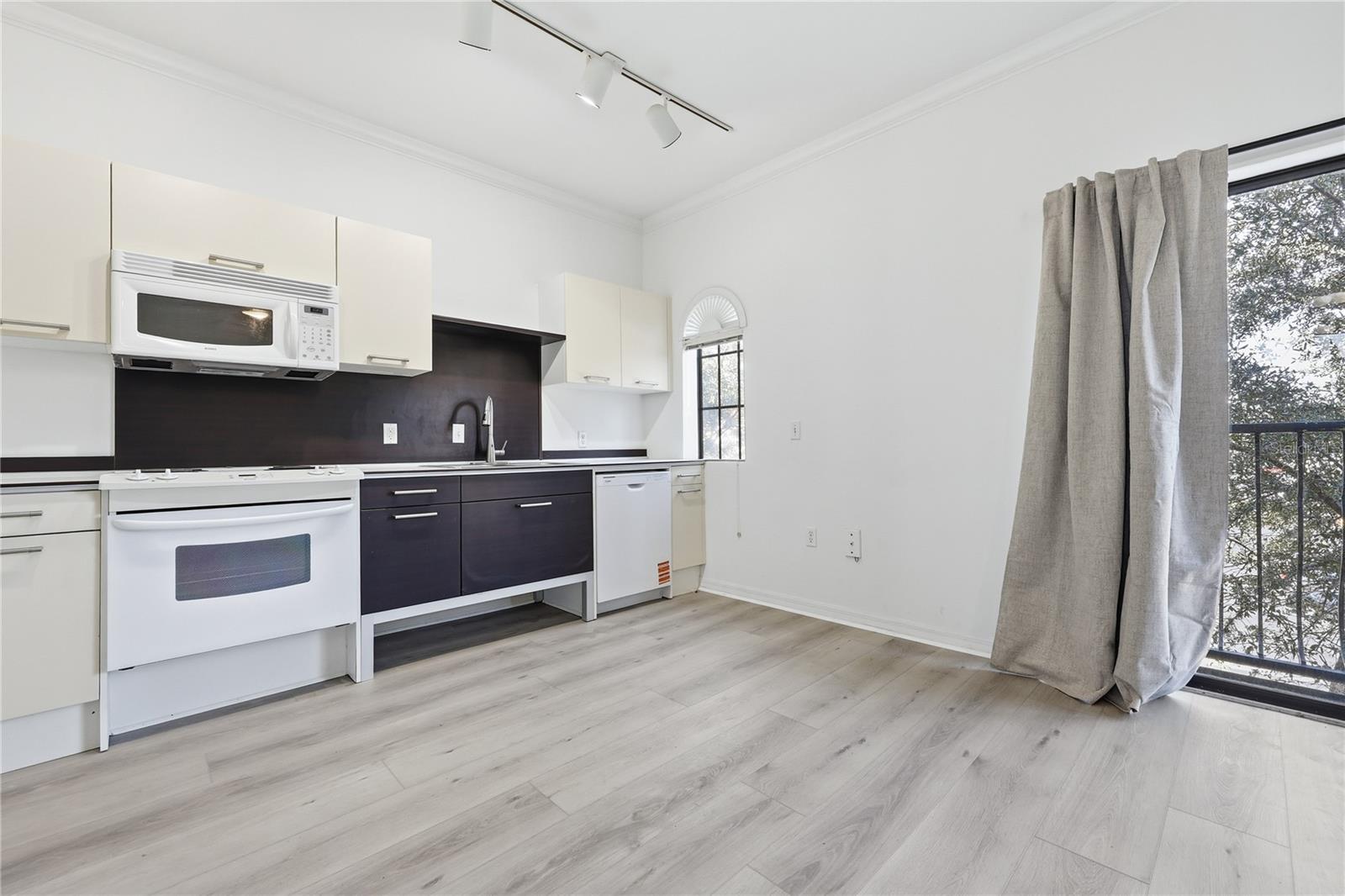 LOFTS AT WEST UNIVERSITY - Residential