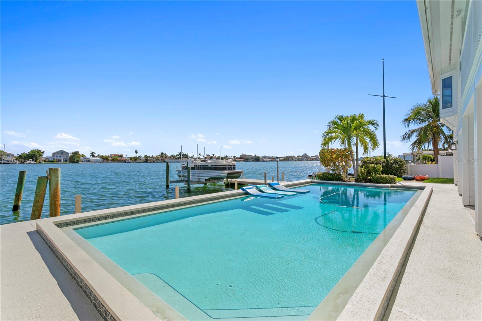 BAHIA SHORES - Residential