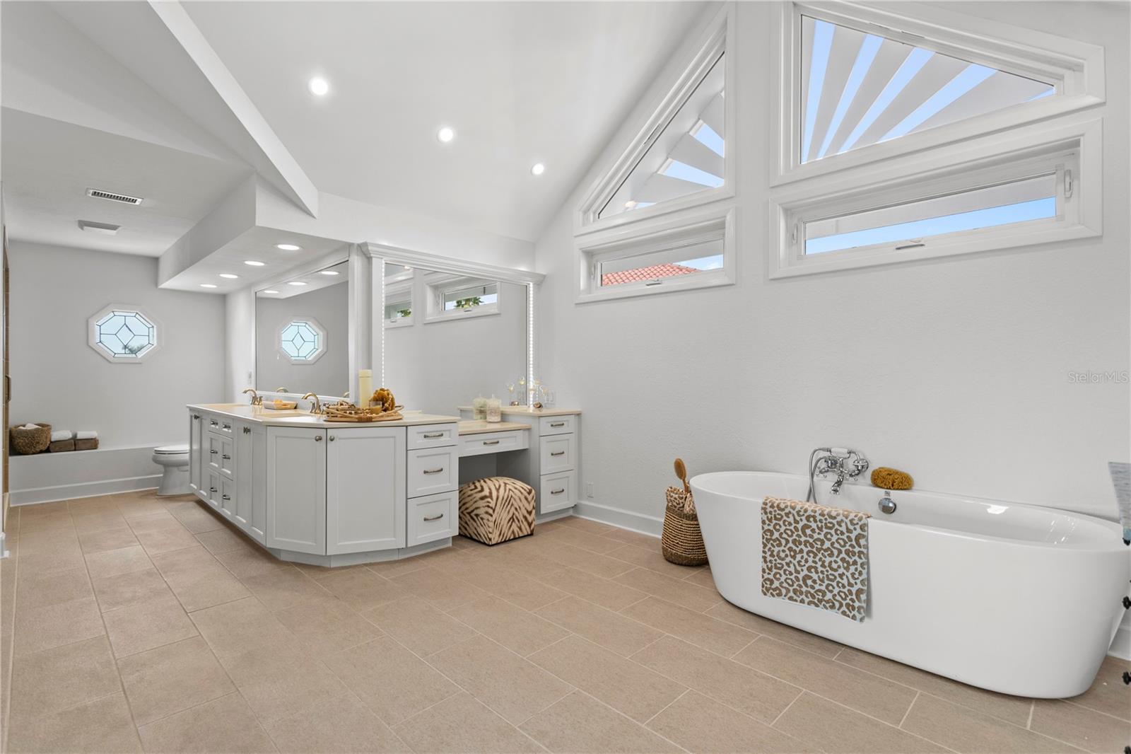 BAHIA SHORES - Residential