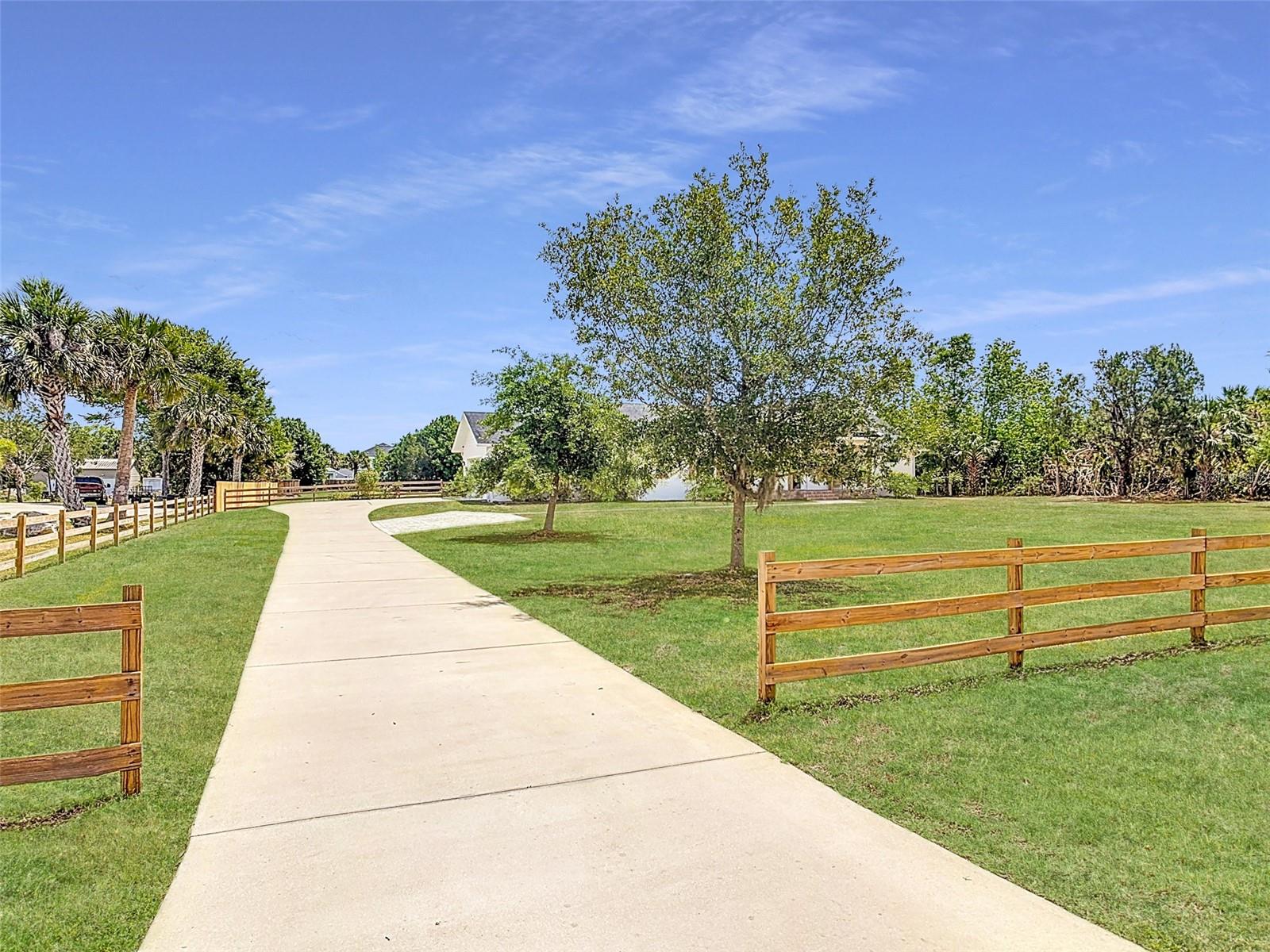 1271 THOROUGHBRED TRAIL