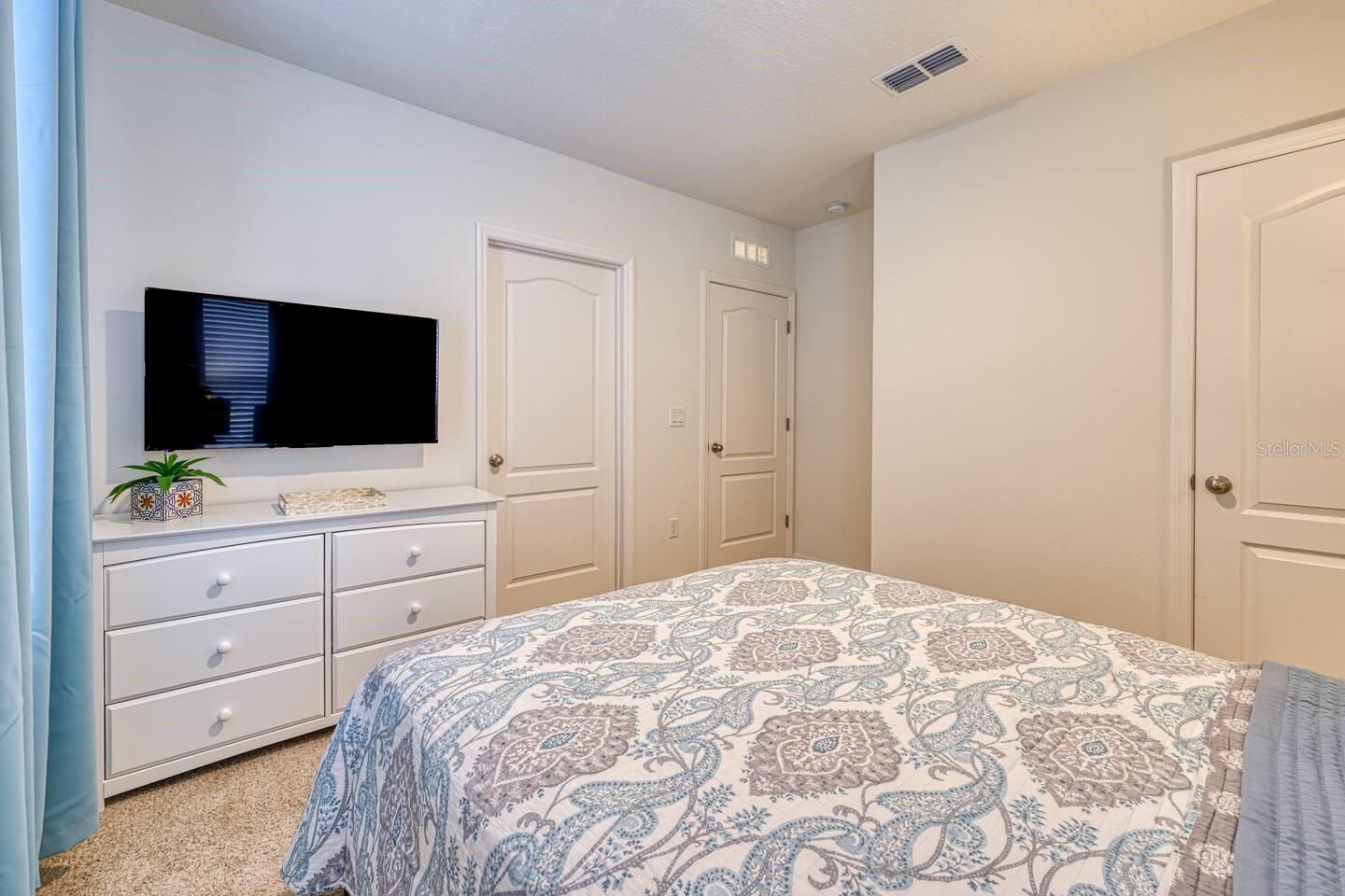 6090 BROAD OAK DRIVE