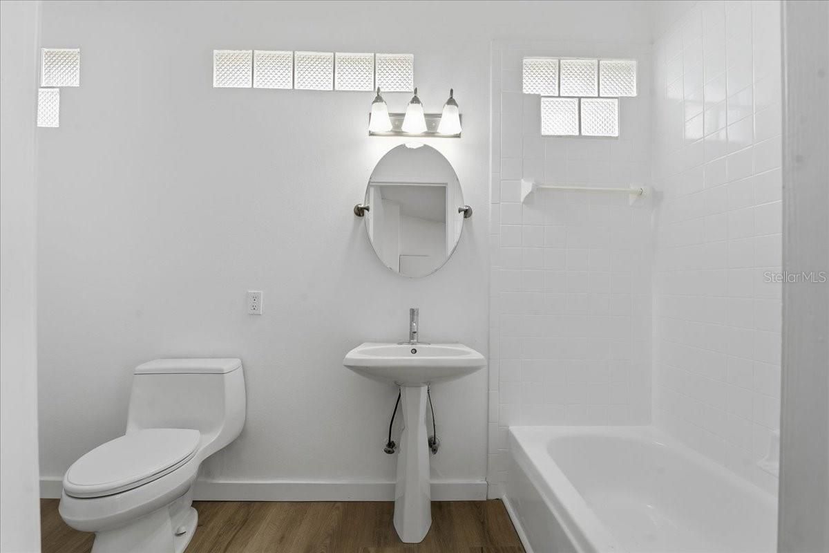 LAURA ANNE ESTATES - Residential