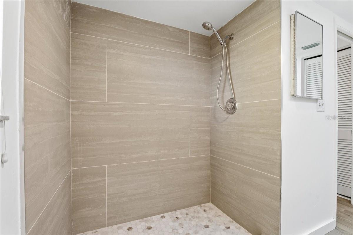 LAURA ANNE ESTATES - Residential