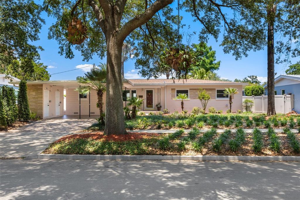 Photo of 2811 Clemwood Street, Orlando, FL 32803 (MLS # O6407982)