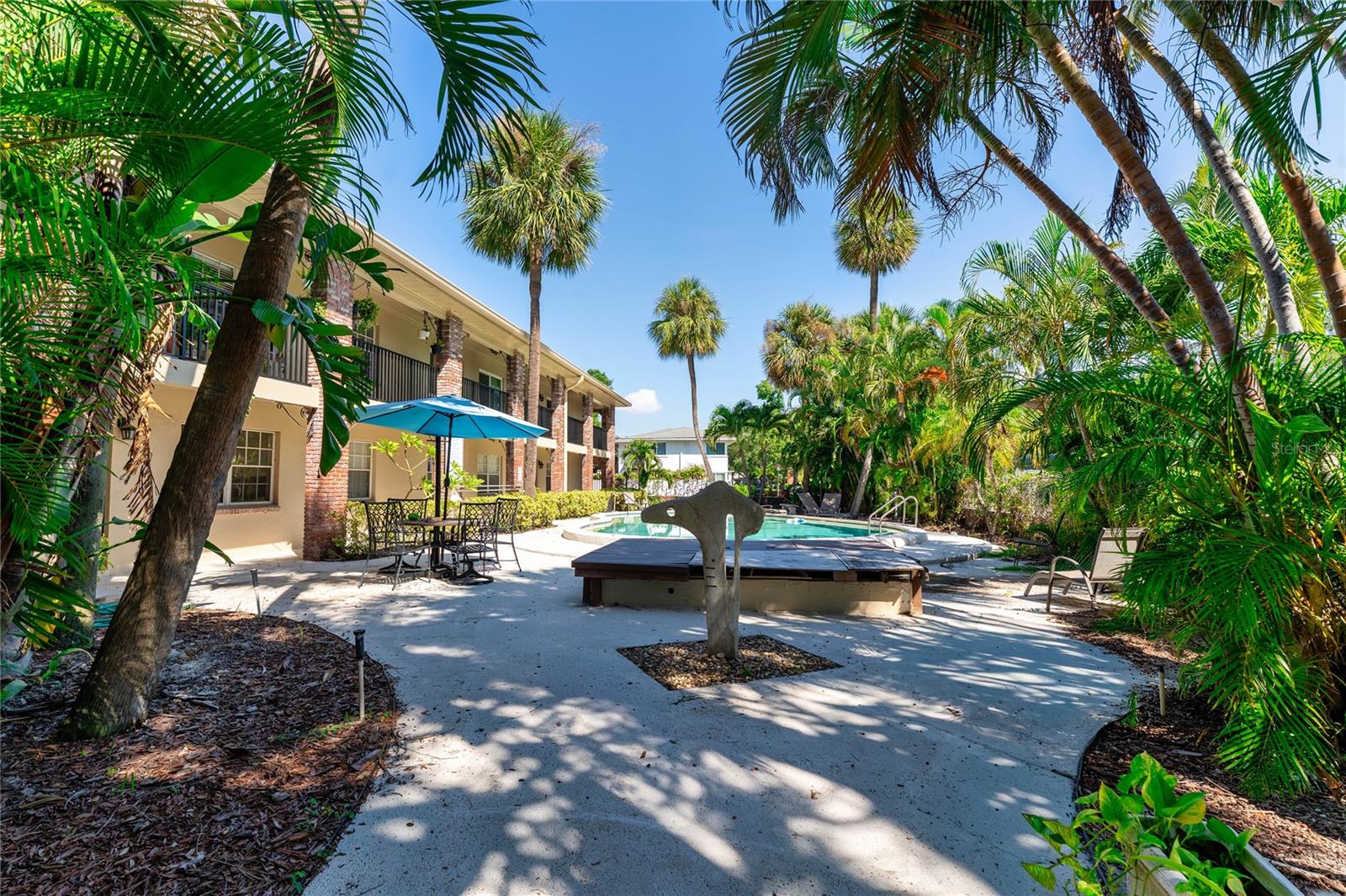 208 DANUBE AVENUE 203