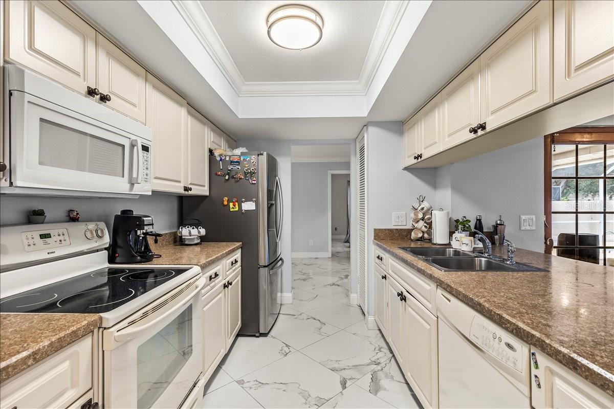 COUNTRY AIRE PH THREE - Residential