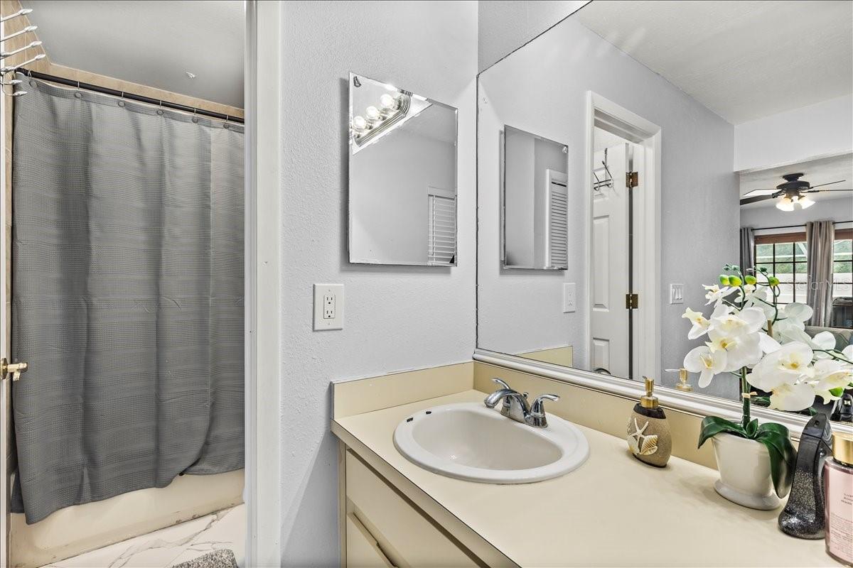 COUNTRY AIRE PH THREE - Residential