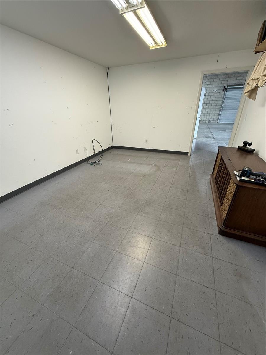 AIRPORT IND PARK - Commercial Lease