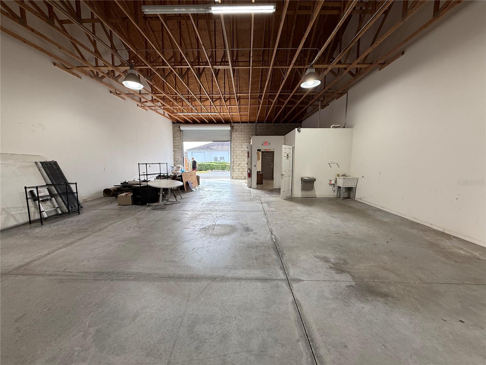 AIRPORT IND PARK - Commercial Lease