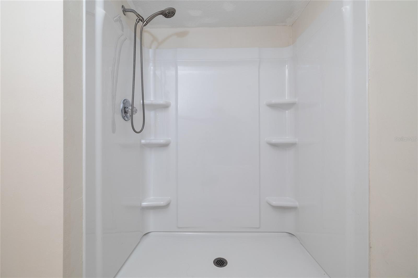 HIDDEN PINES PH 03 - Residential Lease