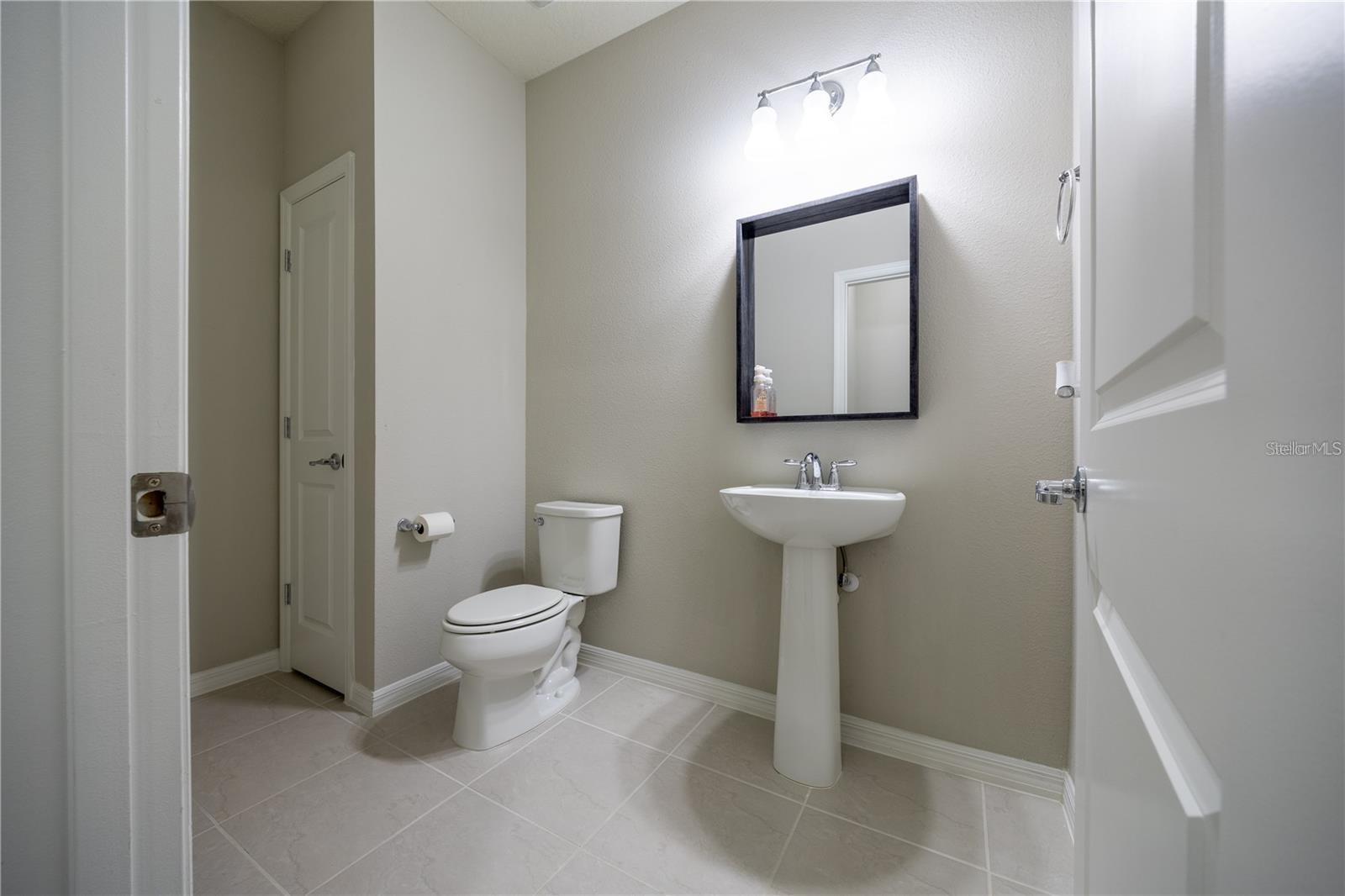 SPLIT OAK ESTATES - Residential Lease