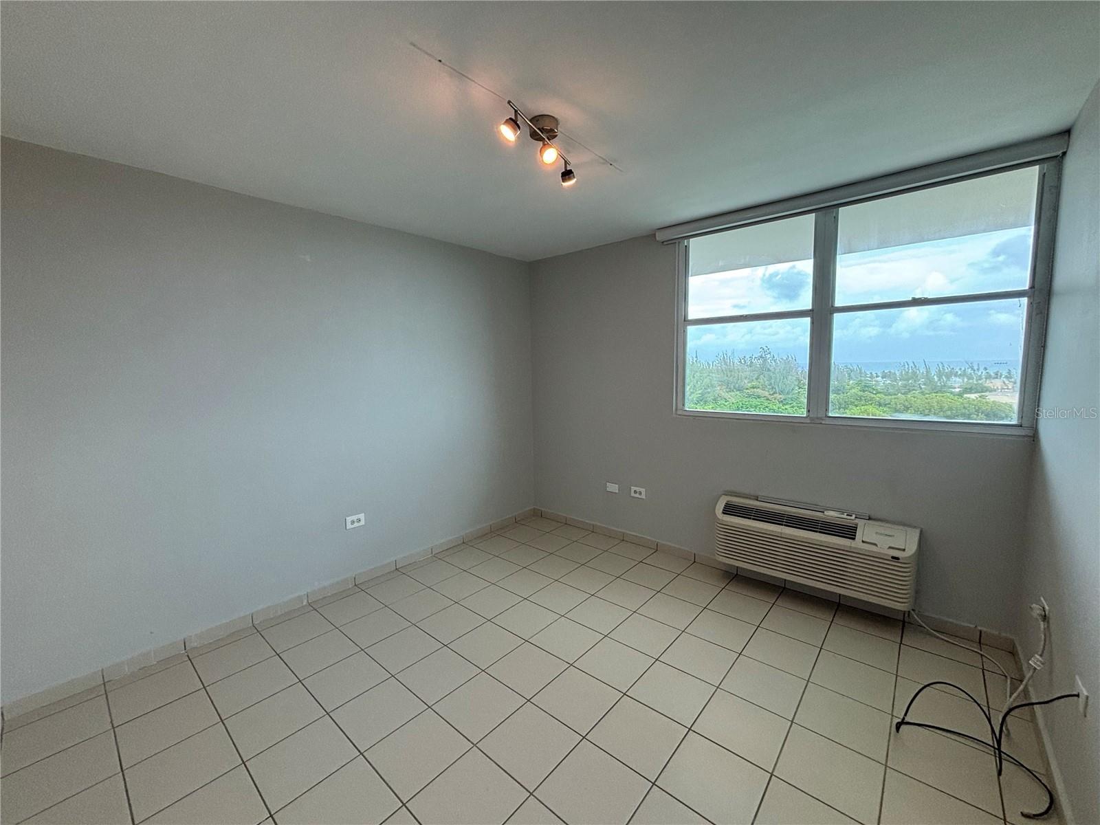 PUERTA DE TIERRA - Residential Lease