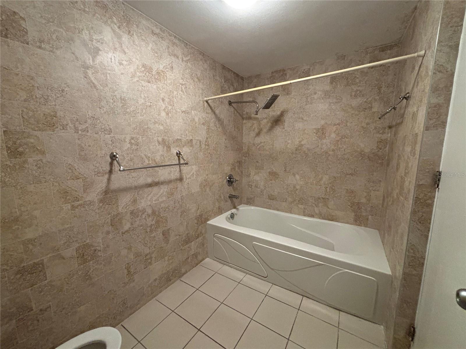 PUERTA DE TIERRA - Residential Lease