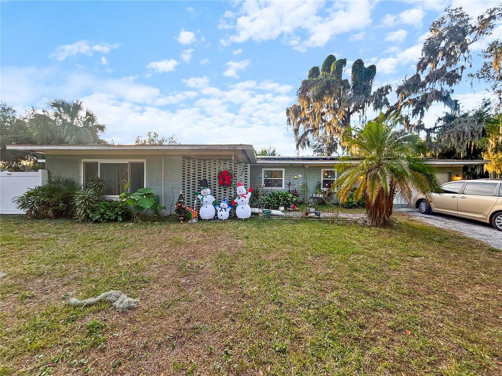 Photo of 913 Helena Drive, Brandon, FL 33511 (MLS # A4675603)